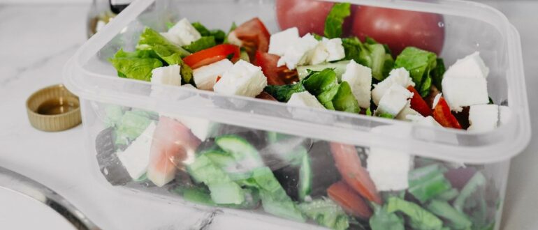 Alimento cocinado fuera de la nevera antes de su refrigeración